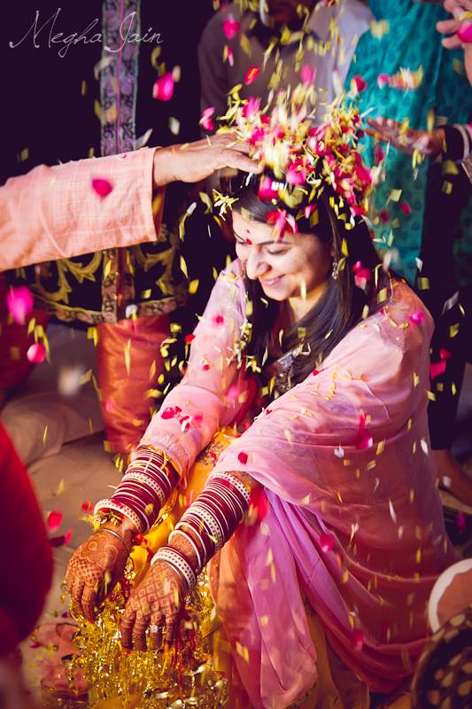 Shower blessings by SunFlare ArtHouse Wedding-photography | Weddings Photos & Ideas
