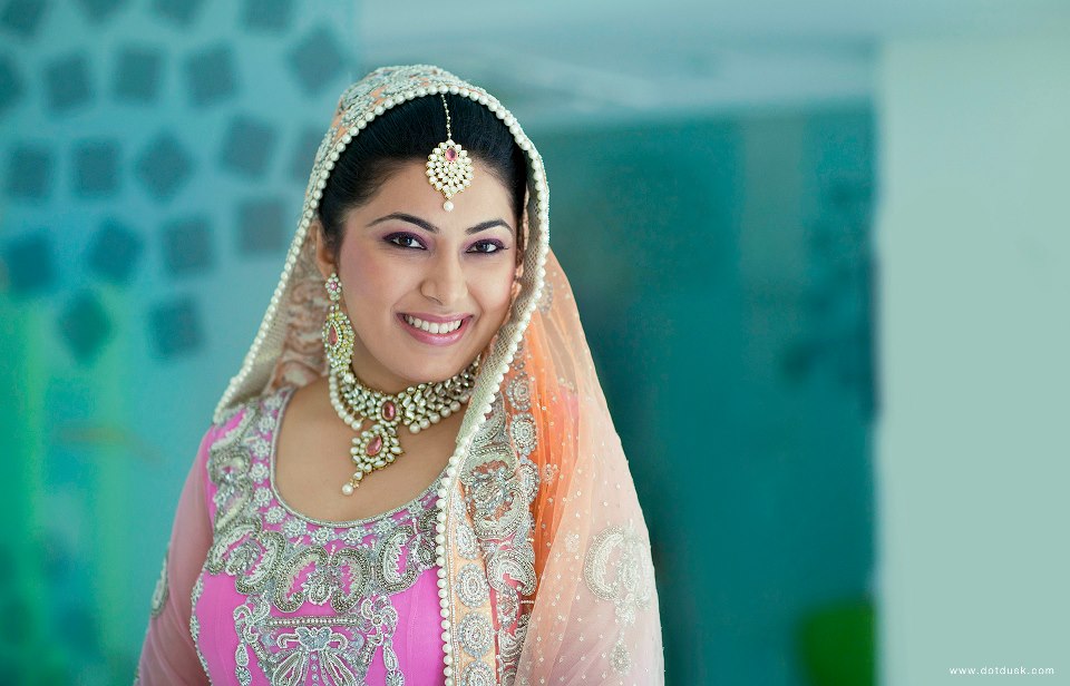 Bride Wearing Beautiful Polki Kundan Set With Pearls by Lakhbir & Sundeep Singh Bridal-makeup Bridal-jewellery-and-accessories | Weddings Photos & Ideas