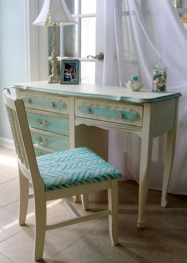 Vintage Turquoise Cushioned Chair And Table by Ishika singh Bedroom Vintage | Interior Design Photos & Ideas