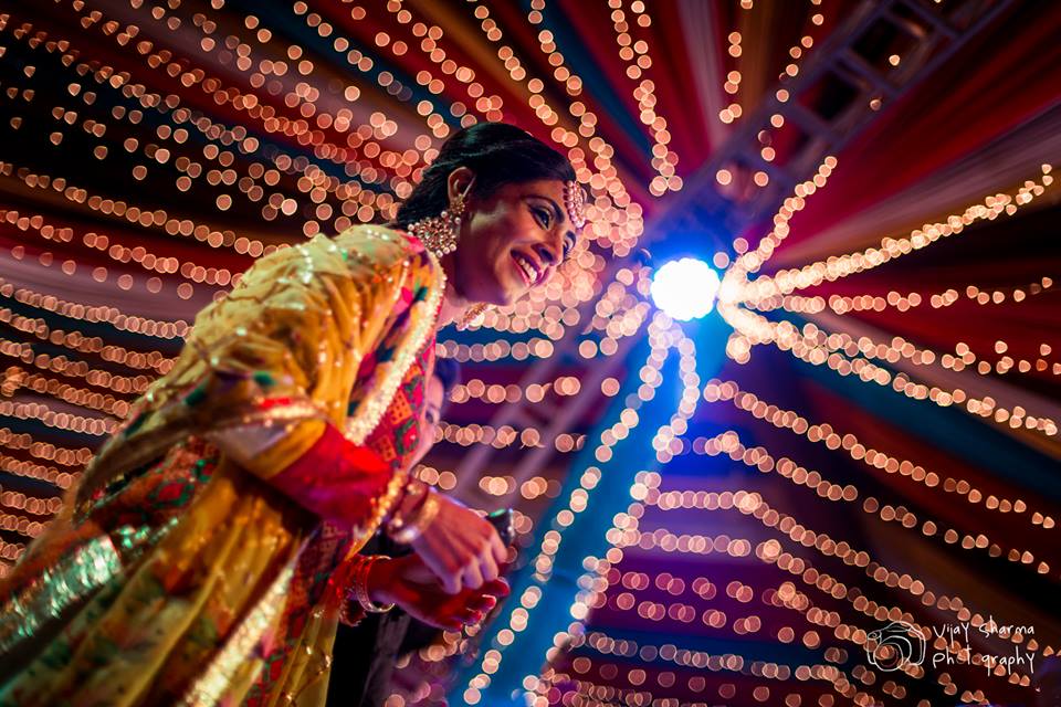 Stellar Bride on her Sangeet Day! by Vijay Sharma Wedding-photography Bridal-jewellery-and-accessories | Weddings Photos & Ideas