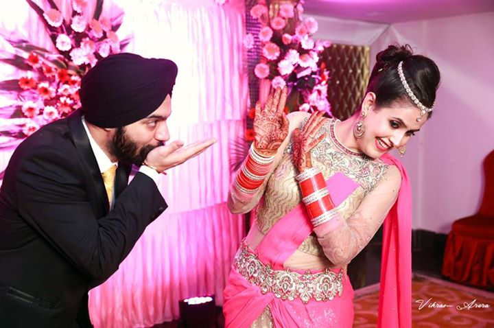 Joyful Couple On Their Wedding Reception by Vikram Arora Wedding-photography Bridal-jewellery-and-accessories | Weddings Photos & Ideas