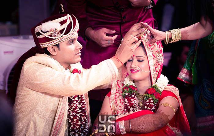 Maroon Turban With Pearl Kalangi Brooch by Dushyantha Kumar C Wedding-photography | Weddings Photos & Ideas