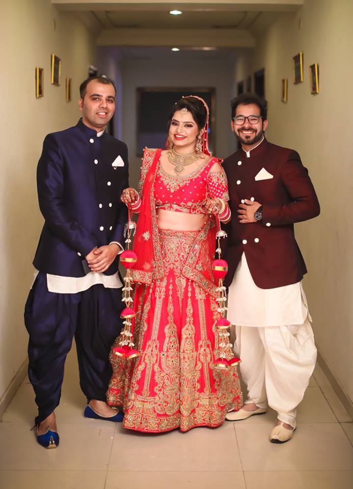 Bride Wearing Red Lehenga With Gold Work by Arjun Mahajan Wedding-photography Wedding-dresses | Weddings Photos & Ideas