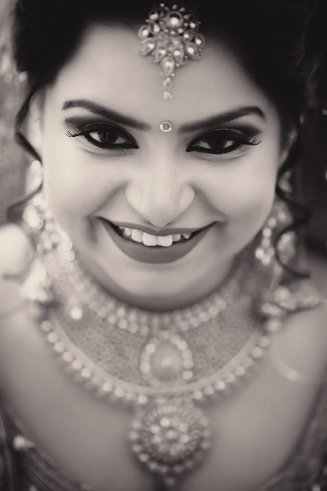 Stunning Gaze Of The Bride! by Arjun Mahajan Wedding-photography Bridal-jewellery-and-accessories Bridal-makeup | Weddings Photos & Ideas