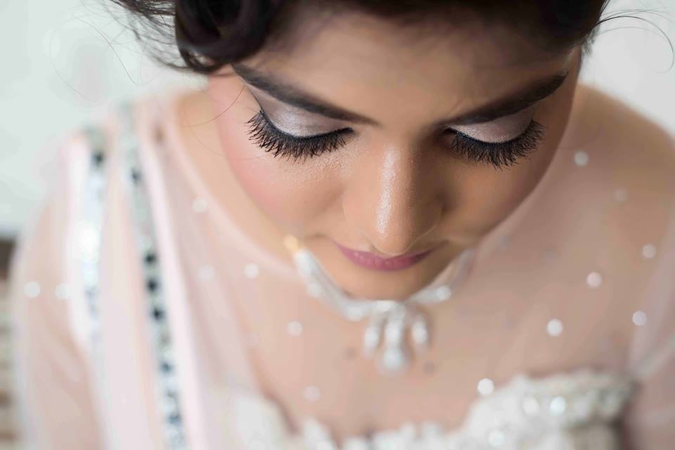 Bride Adoring Simple Eye Makeup! by Saurabh Wedding-photography Bridal-makeup | Weddings Photos & Ideas
