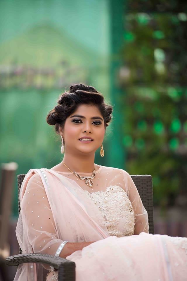 Simple Bride-To-Be ! by Saurabh Wedding-photography Bridal-makeup | Weddings Photos & Ideas
