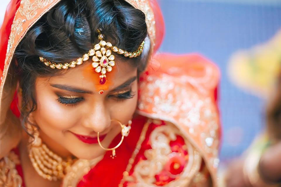 Gorgeous Mangtikka For The Bride by Saurabh Wedding-photography Bridal-makeup Bridal-jewellery-and-accessories | Weddings Photos & Ideas