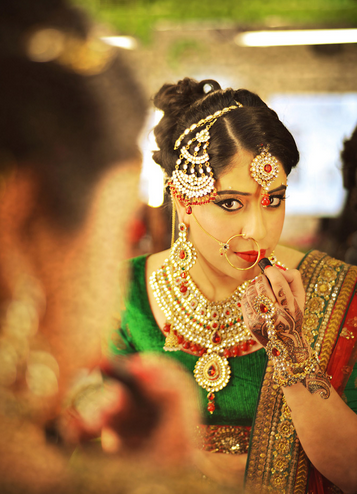 Graceful Bride Wearing Jhumka Mangtikka With Red Pendant Kundan Jewellery by Sunil S Rawat Wedding-photography Bridal-jewellery-and-accessories Bridal-makeup | Weddings Photos & Ideas