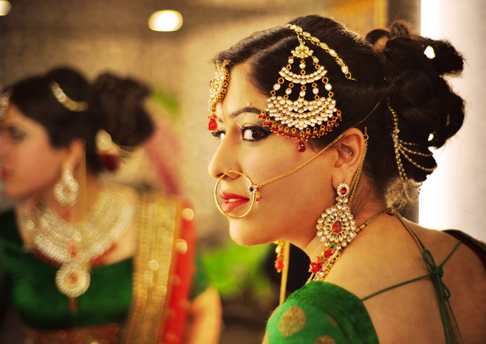 Graceful Bride Wearing Jhumka Mangtikka With Red Pendant Kundan Jewellery by Sunil S Rawat Wedding-photography Bridal-jewellery-and-accessories Bridal-makeup | Weddings Photos & Ideas
