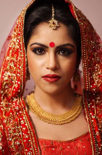 Stunning Bride With Bold Red Lips And Gold Neckpiece by Sunil S Rawat Wedding-photography Bridal-jewellery-and-accessories Bridal-makeup | Weddings Photos & Ideas