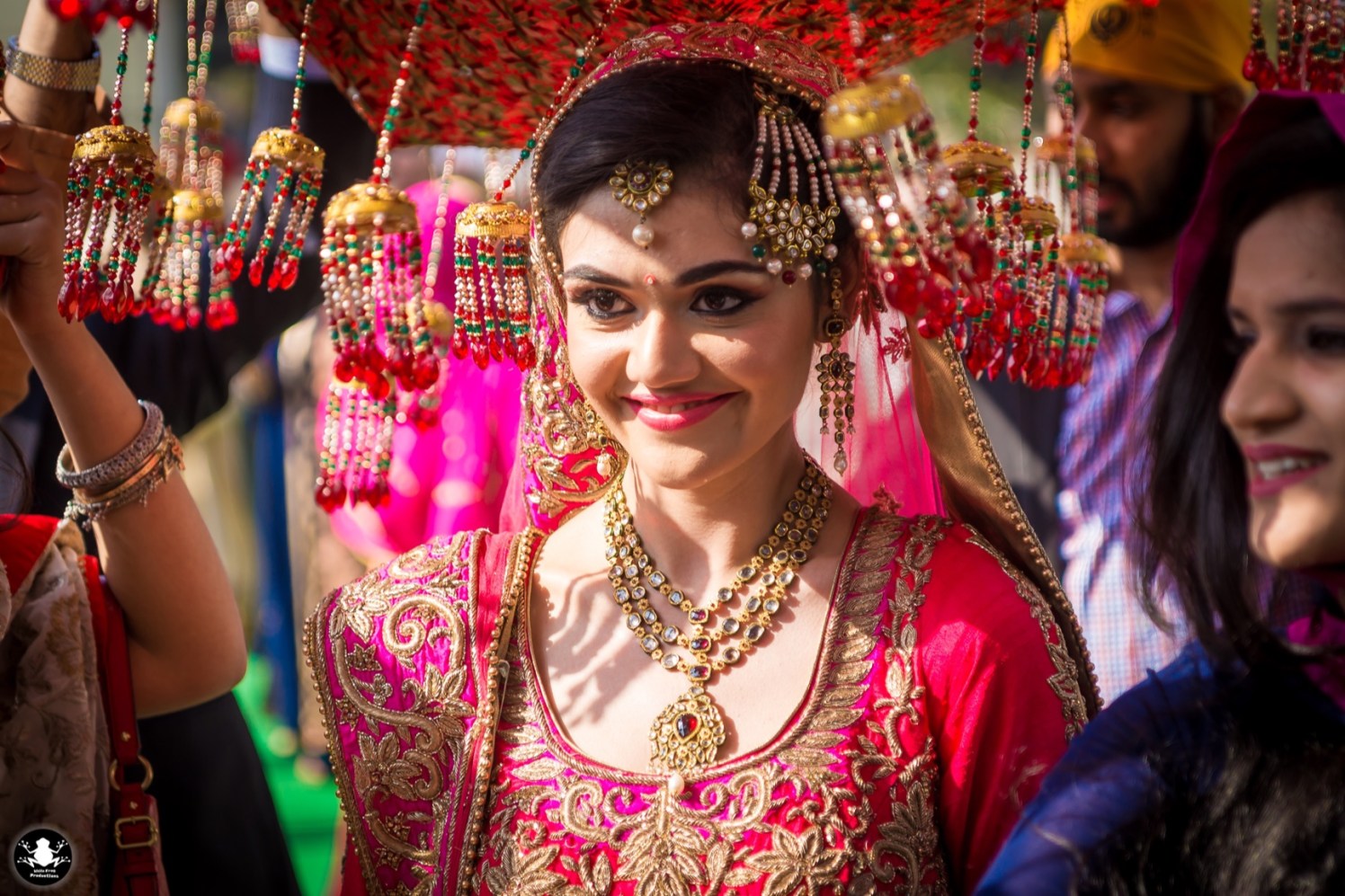 Passa Mang Tikka by Kunal Khanna Bridal-makeup Bridal-jewellery-and-accessories | Weddings Photos & Ideas