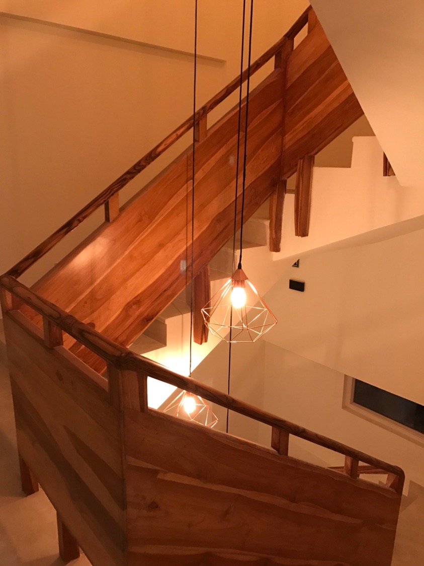 A contemporary modern staircase design! by Setu Design Studio