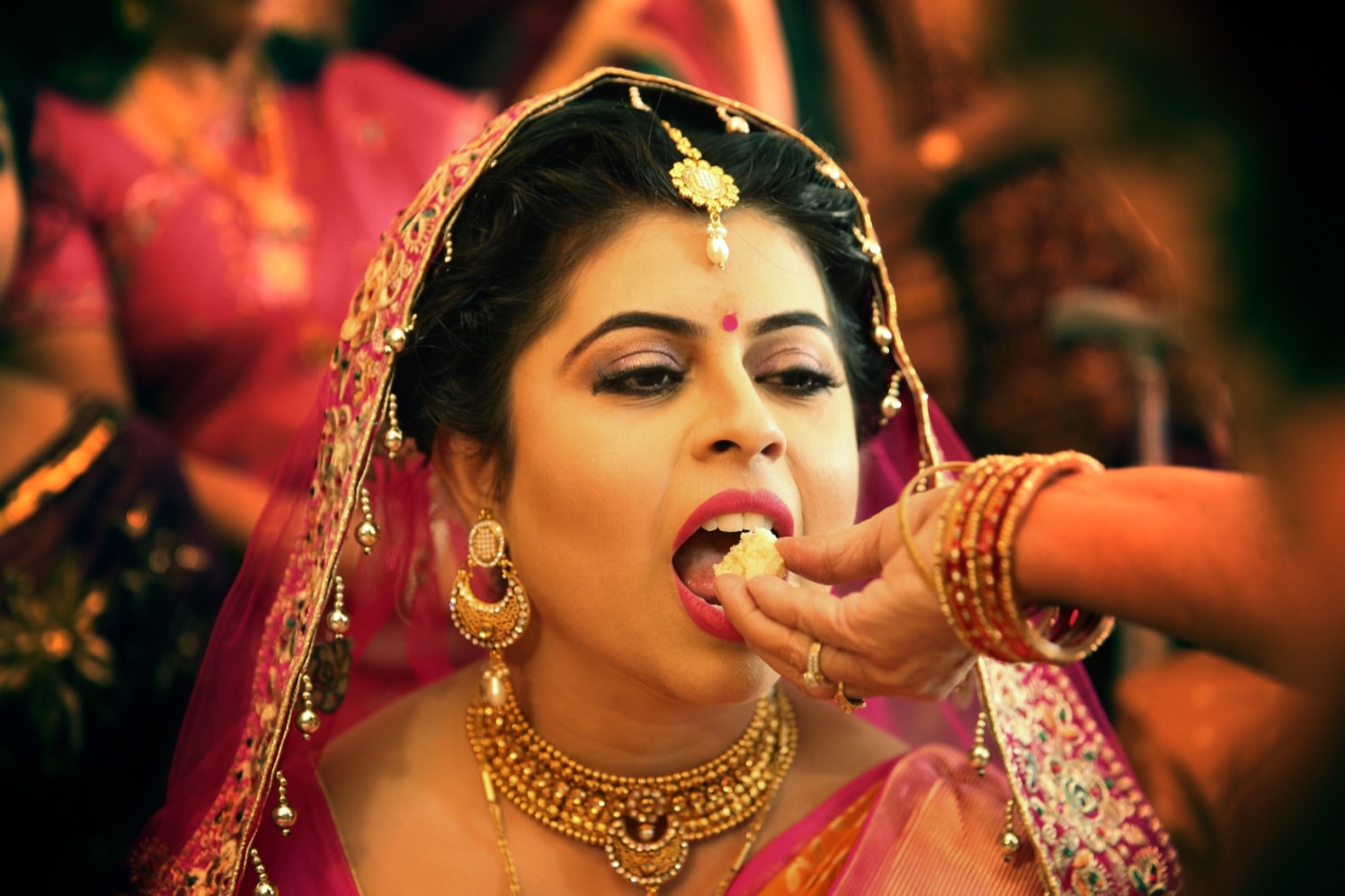 Feeding the bride with a hand full of love by Candid wedding Wedding-photography | Weddings Photos & Ideas