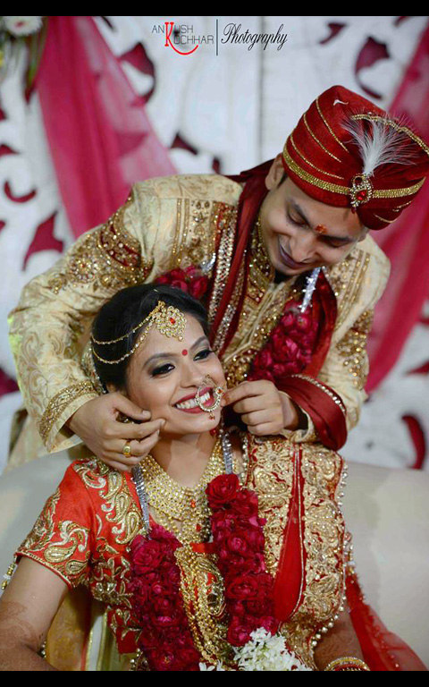 Romantic Bride and Groom Pose by AKfotography Wedding-photography | Weddings Photos & Ideas