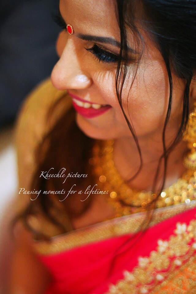 Candid Bride Pose by Kheechle Pictures Wedding-photography | Weddings Photos & Ideas
