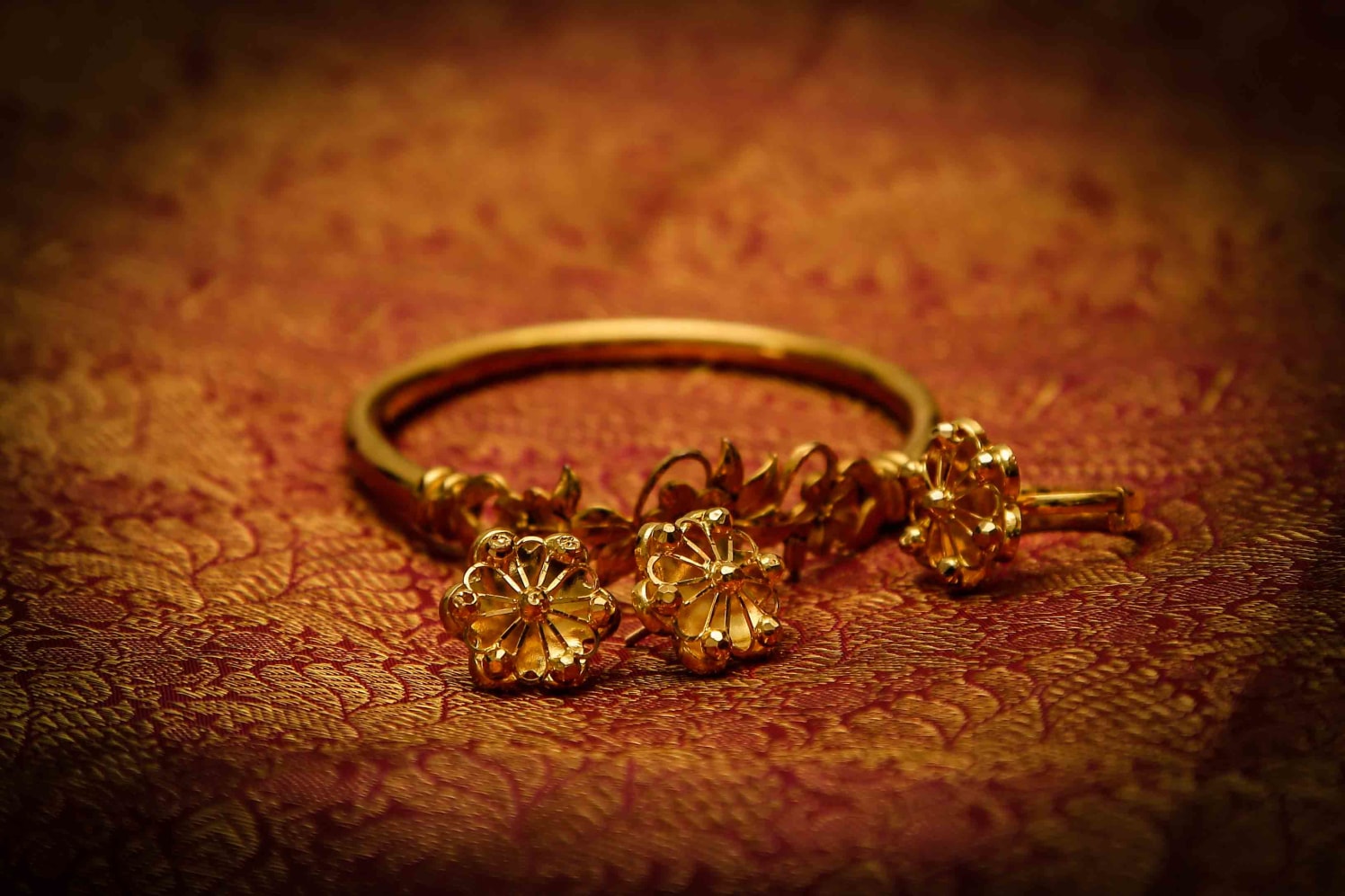 Intricate Bridal Gold Bracelet by Elienai Wedding-photography | Weddings Photos & Ideas