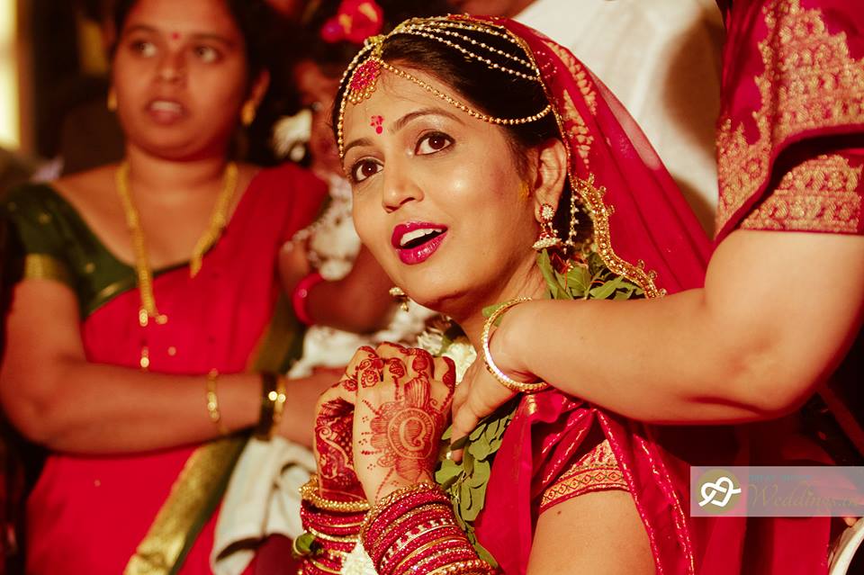 Bride Wearing Intricate Gold Mang Teeka by Venkatesan Perumal Wedding-photography | Weddings Photos & Ideas