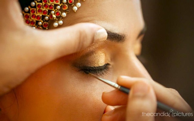 Bride-To-Be Wearing Glittering Gold Eye Makeup by Kiran Kumar J Wedding-photography | Weddings Photos & Ideas