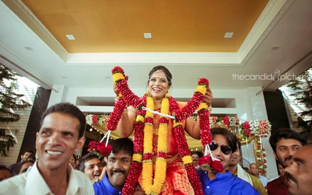 Bride During Jaimala Ceremony by Kiran Kumar J Wedding-photography | Weddings Photos & Ideas