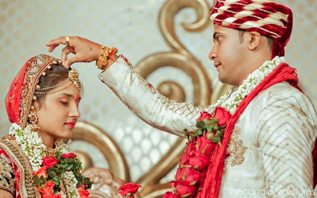 Groom Putting Sindoor on Bride by Kiran Kumar J Wedding-photography | Weddings Photos & Ideas