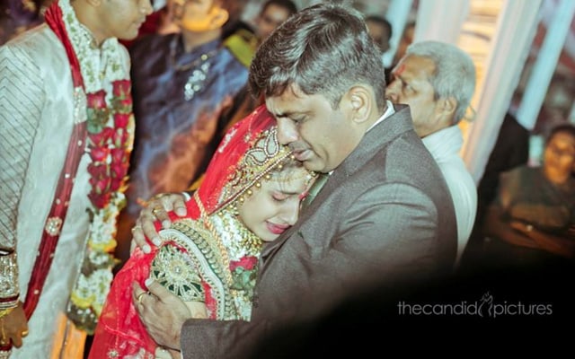Candid Moment Between Bride and Her Father During Her Bidaai by Kiran Kumar J Wedding-photography | Weddings Photos & Ideas