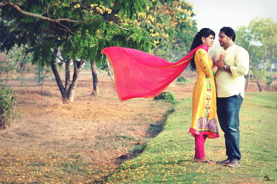 Bride and Groom-To-Be's Filmy Pose in a Field by Yateesh Wedding-photography | Weddings Photos & Ideas