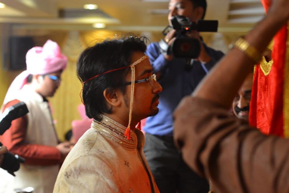 Candid Marathi Groom Shot During His Wedding Day by Kavita Vijay Modi Wedding-photography | Weddings Photos & Ideas