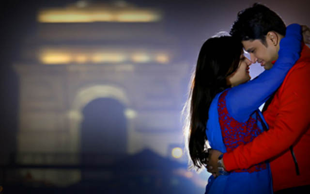 Bride and Groom To Be Against Iconic Backdrop by Kshitij Gupta Wedding-photography | Weddings Photos & Ideas