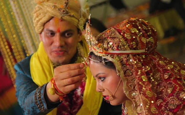 Groom Applying Sindoor on His Bride by Kshitij Gupta Wedding-photography | Weddings Photos & Ideas