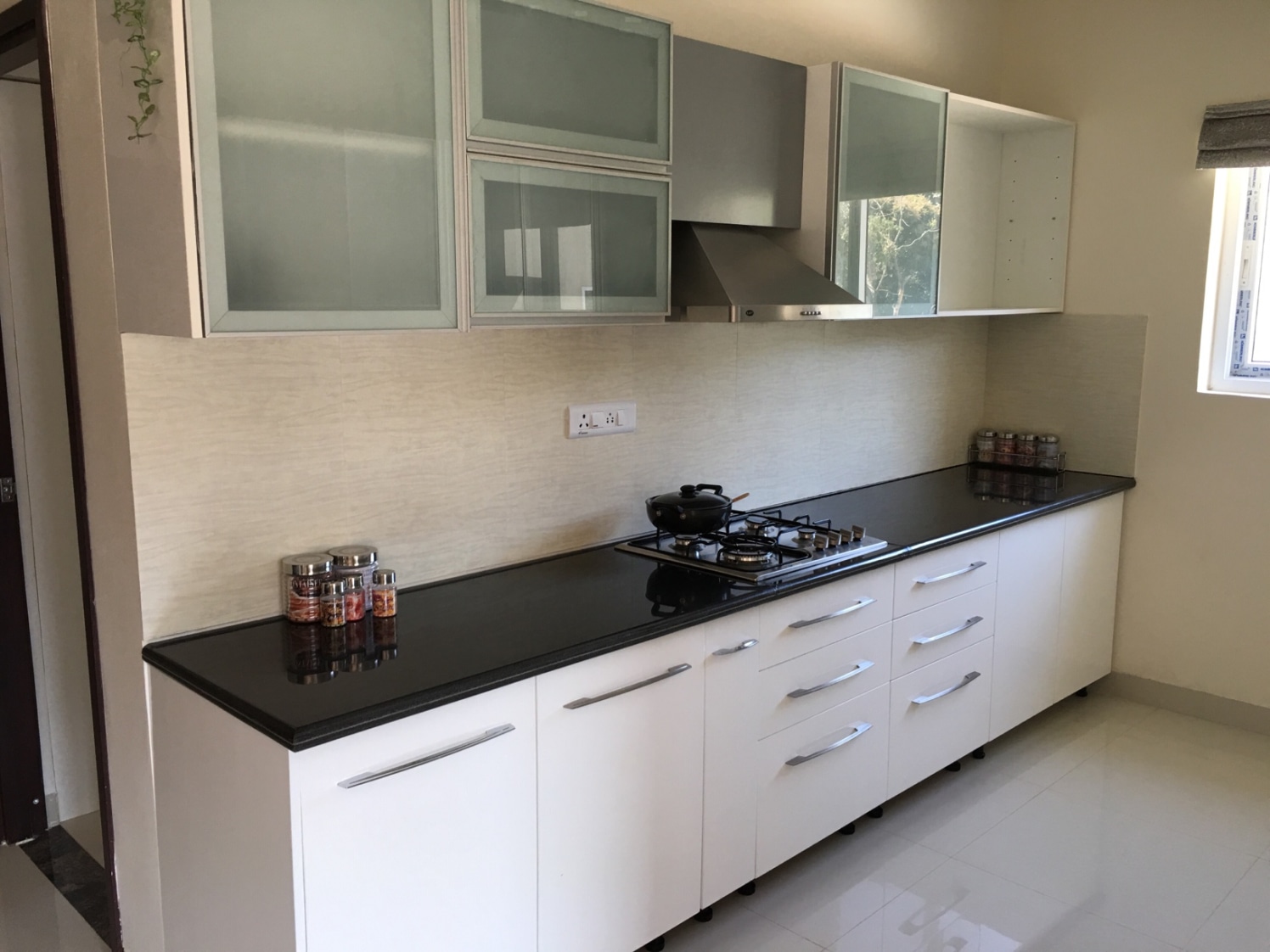 Modular kitchen by Ahead Construction and Interiors Modular-kitchen Modern | Interior Design Photos & Ideas