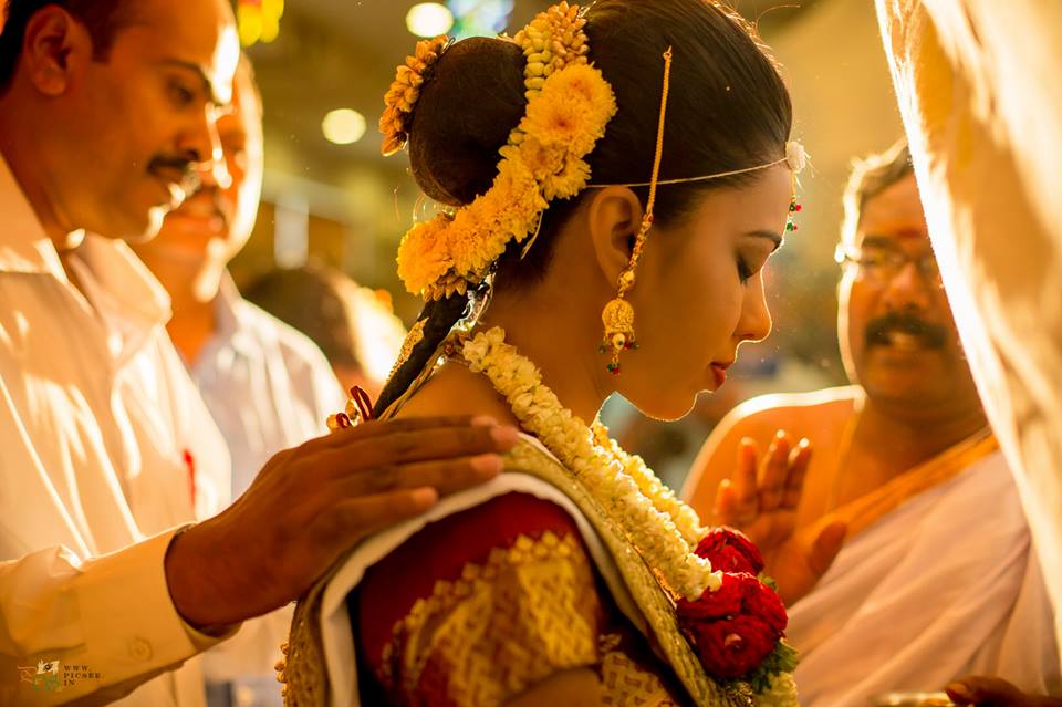 Candid Click of South Indian Bride by Bharath Venkatesh Wedding-photography | Weddings Photos & Ideas