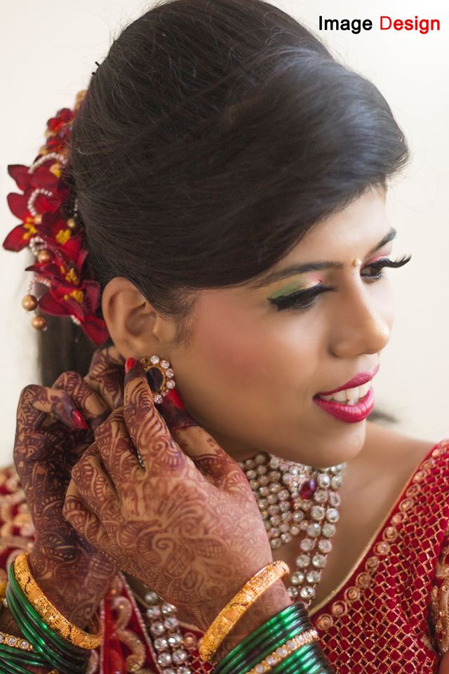 Marathi Bride Getting Ready by Vishal Wedding-photography Bridal-makeup | Weddings Photos & Ideas