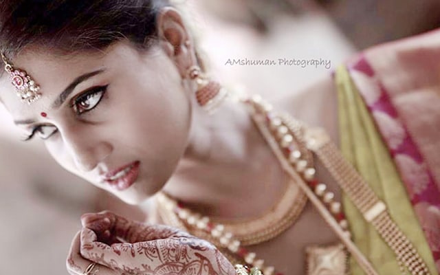 Marvelous Bride Wearing Simple Bridal Jewellery! by Amshuman Wedding-photography Bridal-jewellery-and-accessories | Weddings Photos & Ideas