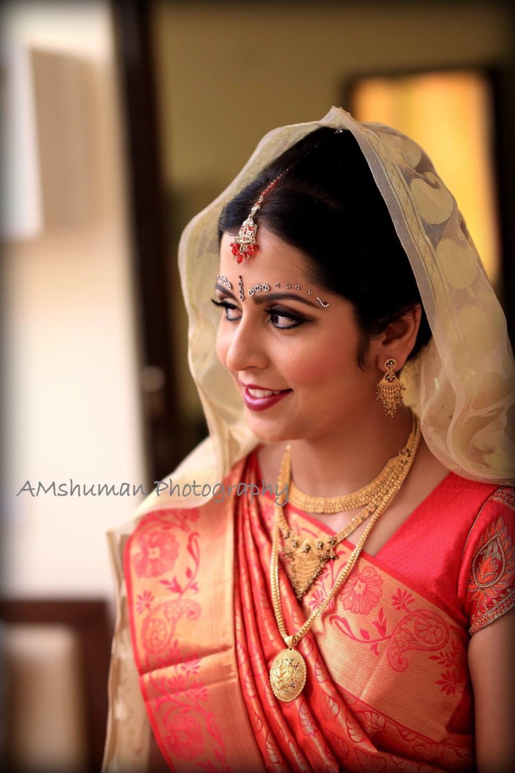 Regal Bride Wearing Gold Jewellery! by Amshuman Wedding-photography Bridal-jewellery-and-accessories Bridal-makeup | Weddings Photos & Ideas