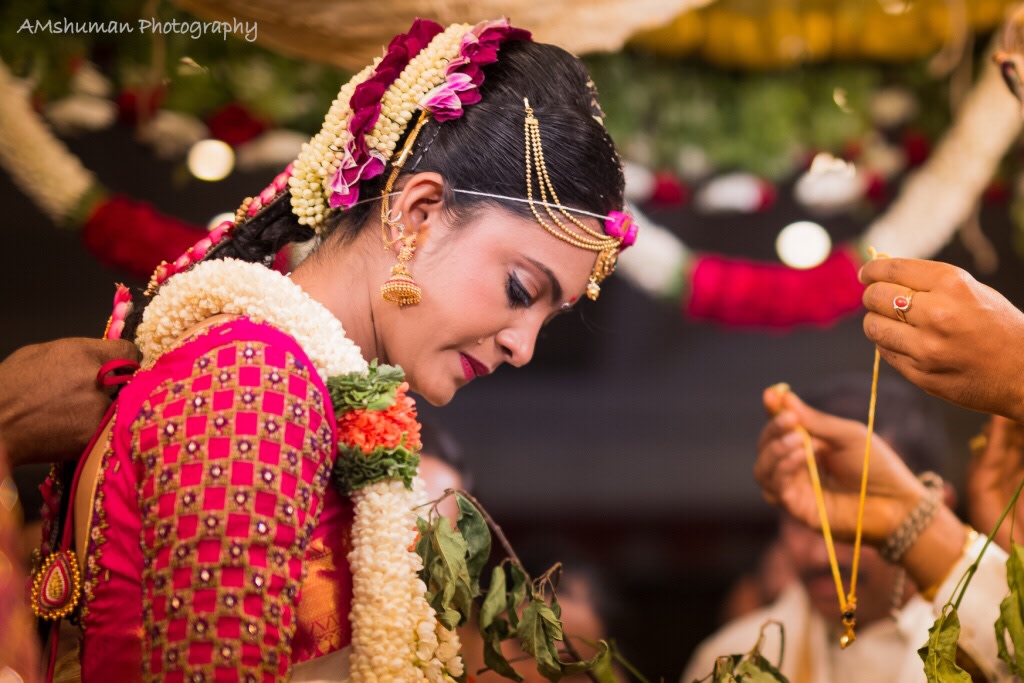 Beautiful Bride Wearing Exquisite Gold Jewellery! by Amshuman Wedding-photography Bridal-jewellery-and-accessories | Weddings Photos & Ideas
