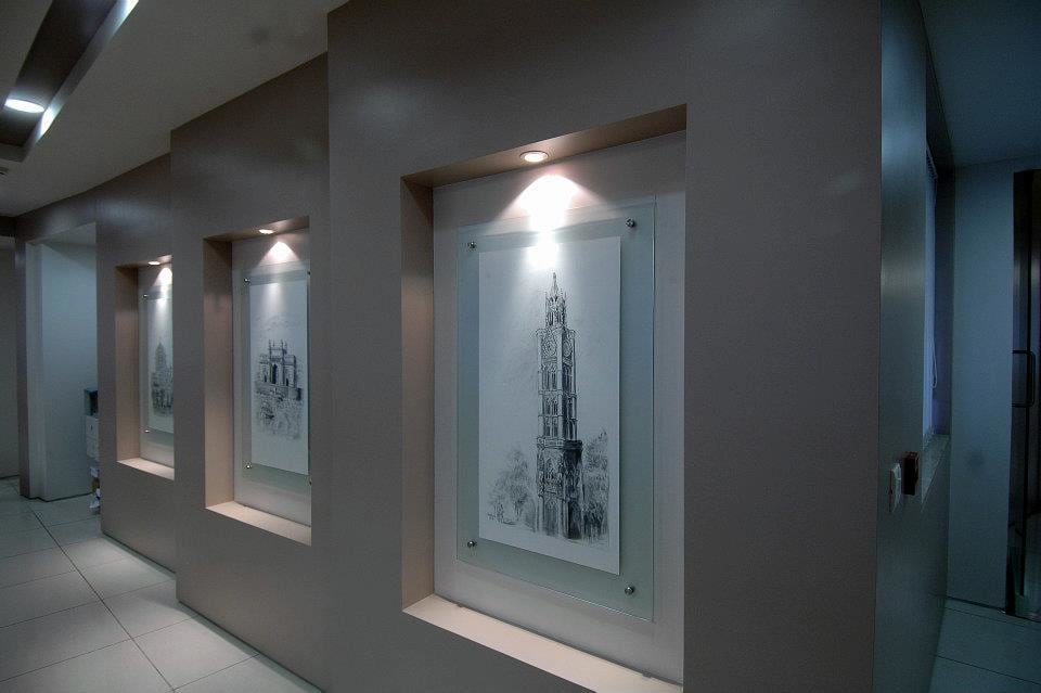 Hallway With Monuments on Display by Hoshedaar Eruch Carnac Indoor-spaces Modern | Interior Design Photos & Ideas