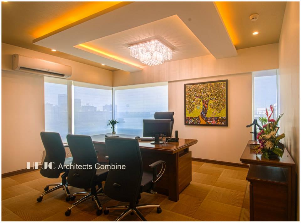 Office Cabin With Wooden Table And Black Chair And Designer False Ceiling by Hoshedaar Eruch Carnac Modern | Interior Design Photos & Ideas