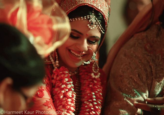 Bride Wearing Simple Bridal Jewellery by Harmeet Kaur Wedding-photography Bridal-jewellery-and-accessories | Weddings Photos & Ideas