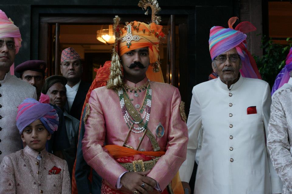 Glance of royal groom by Storytellers & Artists Wedding-photography | Weddings Photos & Ideas