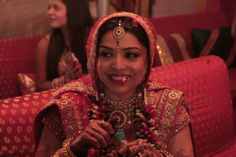 Sparkling bride's gape by Storytellers & Artists Wedding-photography | Weddings Photos & Ideas