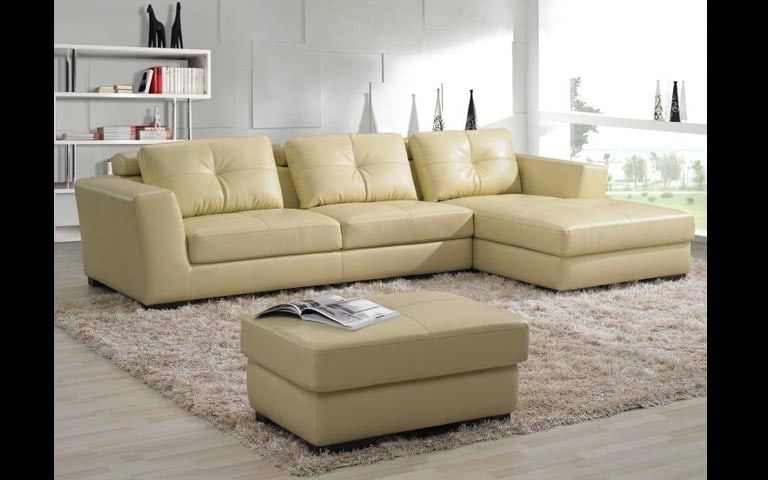 Living Room With Sectional Sofa And Soft Fibre Rug by Swagita Living-room Contemporary | Interior Design Photos & Ideas