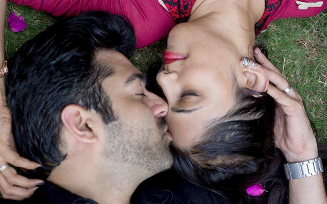 Rosy attachment by Tejas Nayak Wedding-photography | Weddings Photos & Ideas