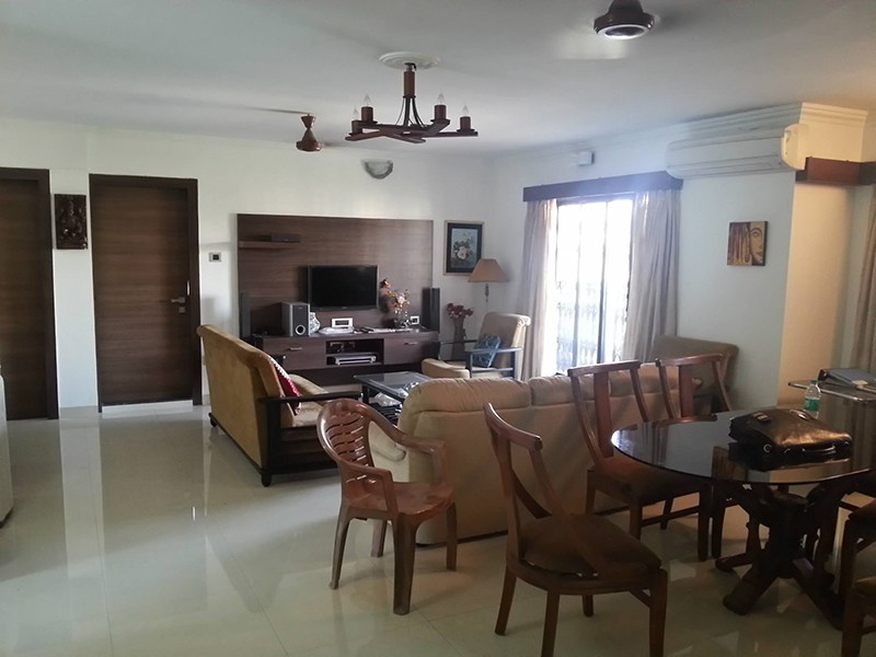 Modern caramel themed dining room decor by Amitus EPC Projects Pvt Ltd Dining-room | Interior Design Photos & Ideas