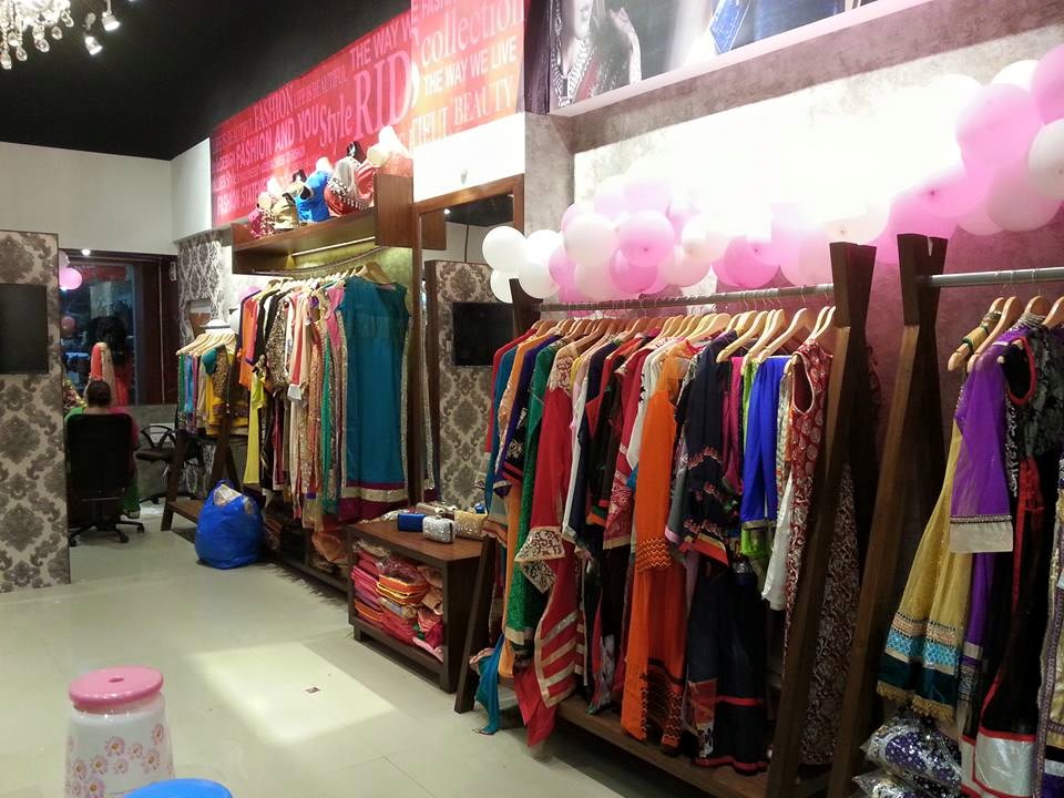 Organized retail store decor by Amitus EPC Projects Pvt Ltd | Interior Design Photos & Ideas