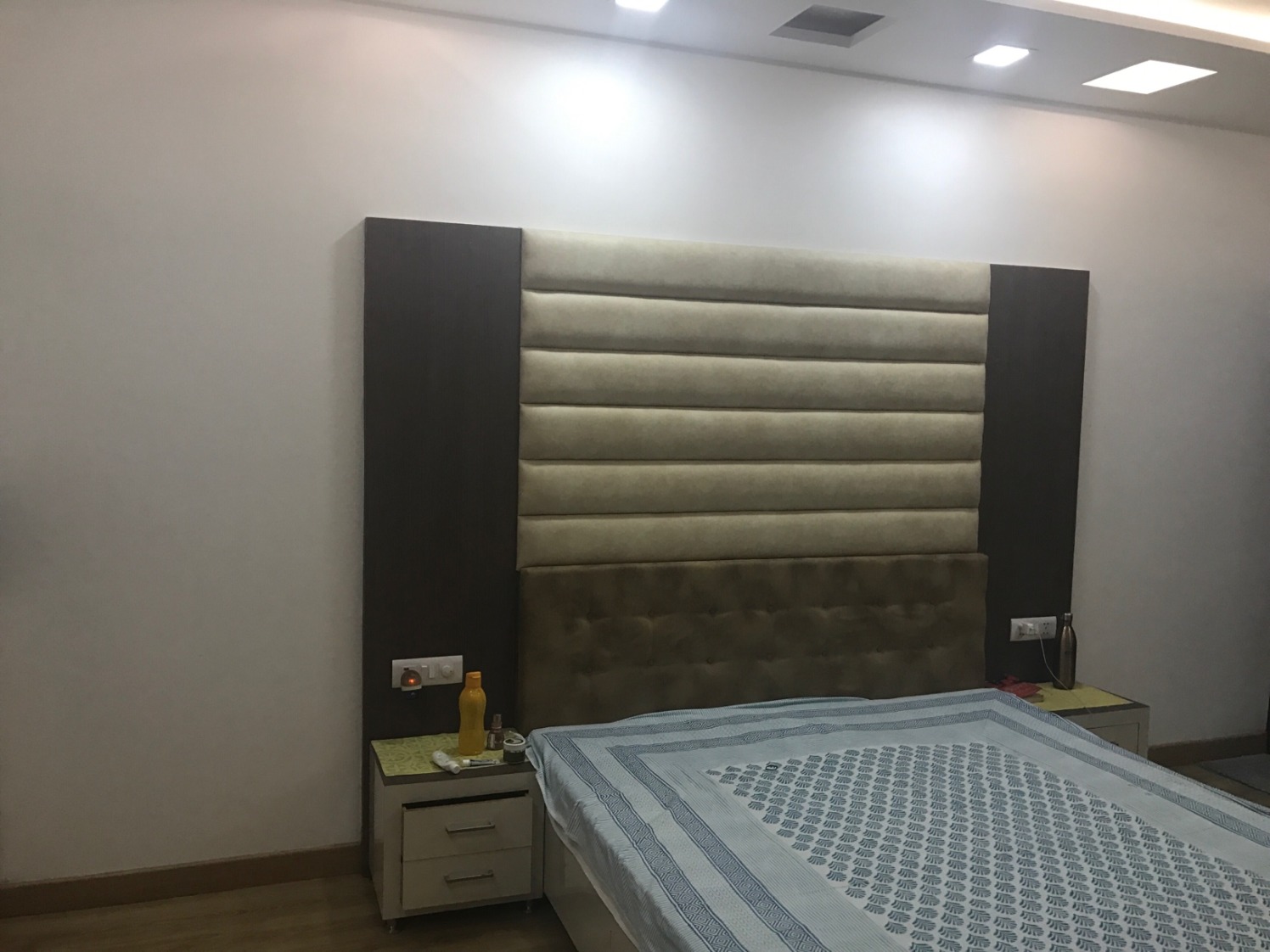 Basic Queen Size Bed with Cushioned Headboard and False Ceiling by Ar. Barkha Jain Bedroom Minimalistic | Interior Design Photos & Ideas