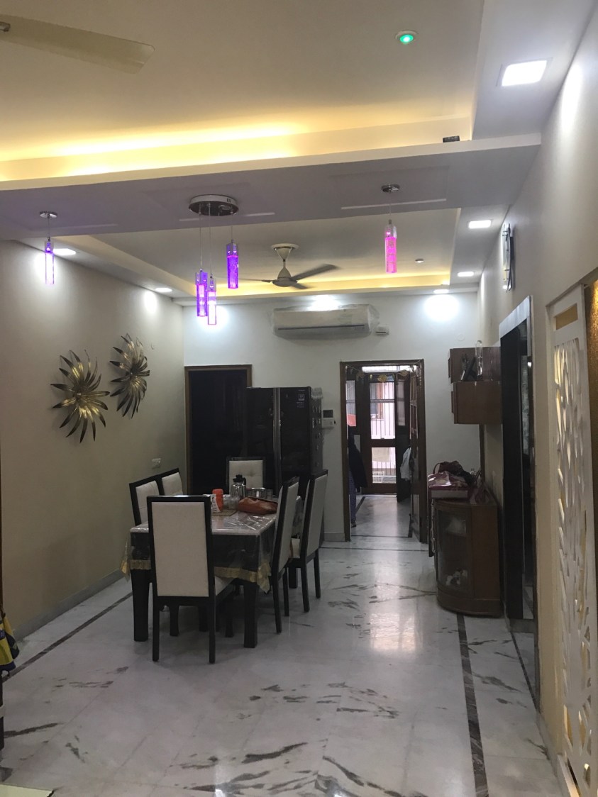 Simple dining room decor with Marble Flooring and False Ceiling by Ar. Barkha Jain Dining-room Modern | Interior Design Photos & Ideas