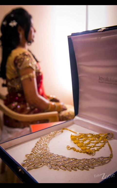 Stunning Gold And Diamond Jewellery! by Sathish Kumar Bridal-jewellery-and-accessories | Weddings Photos & Ideas