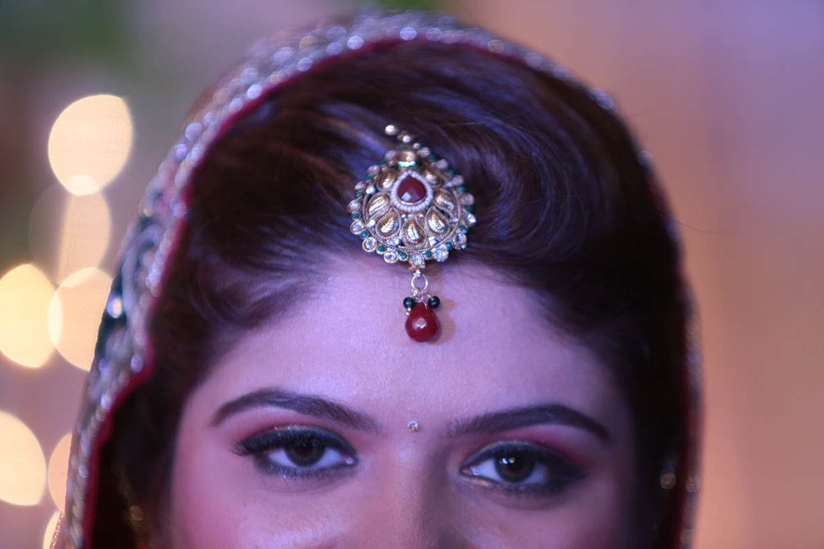 Bride's Mang Tikka Details by Wedding Toasters Wedding-photography Bridal-jewellery-and-accessories | Weddings Photos & Ideas