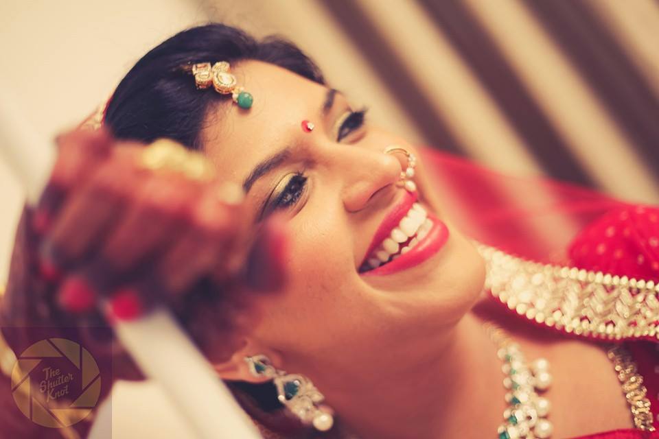 Captivating Bride Wearing Beaded Nath by Viral Shah Bridal-jewellery-and-accessories | Weddings Photos & Ideas