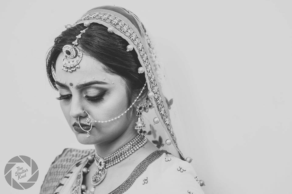 Bulbari Mang Tikka With Statement Gold Nath by Viral Shah Bridal-jewellery-and-accessories | Weddings Photos & Ideas